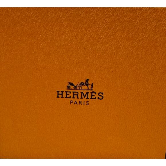 NEW 🔥HERMES Leather Glove Holder w/ Box
Made in France - Picture 2 of 9